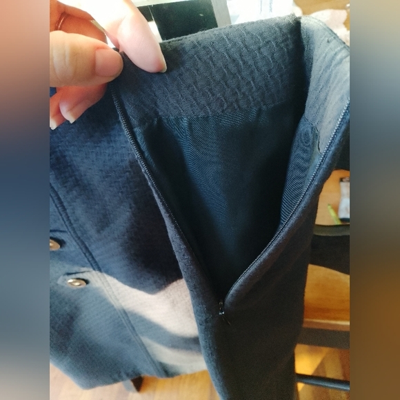 J. McLaughlin Size 6 Military Style Textured Skirt Enameled Black Gold Buttons - Picture 10 of 12